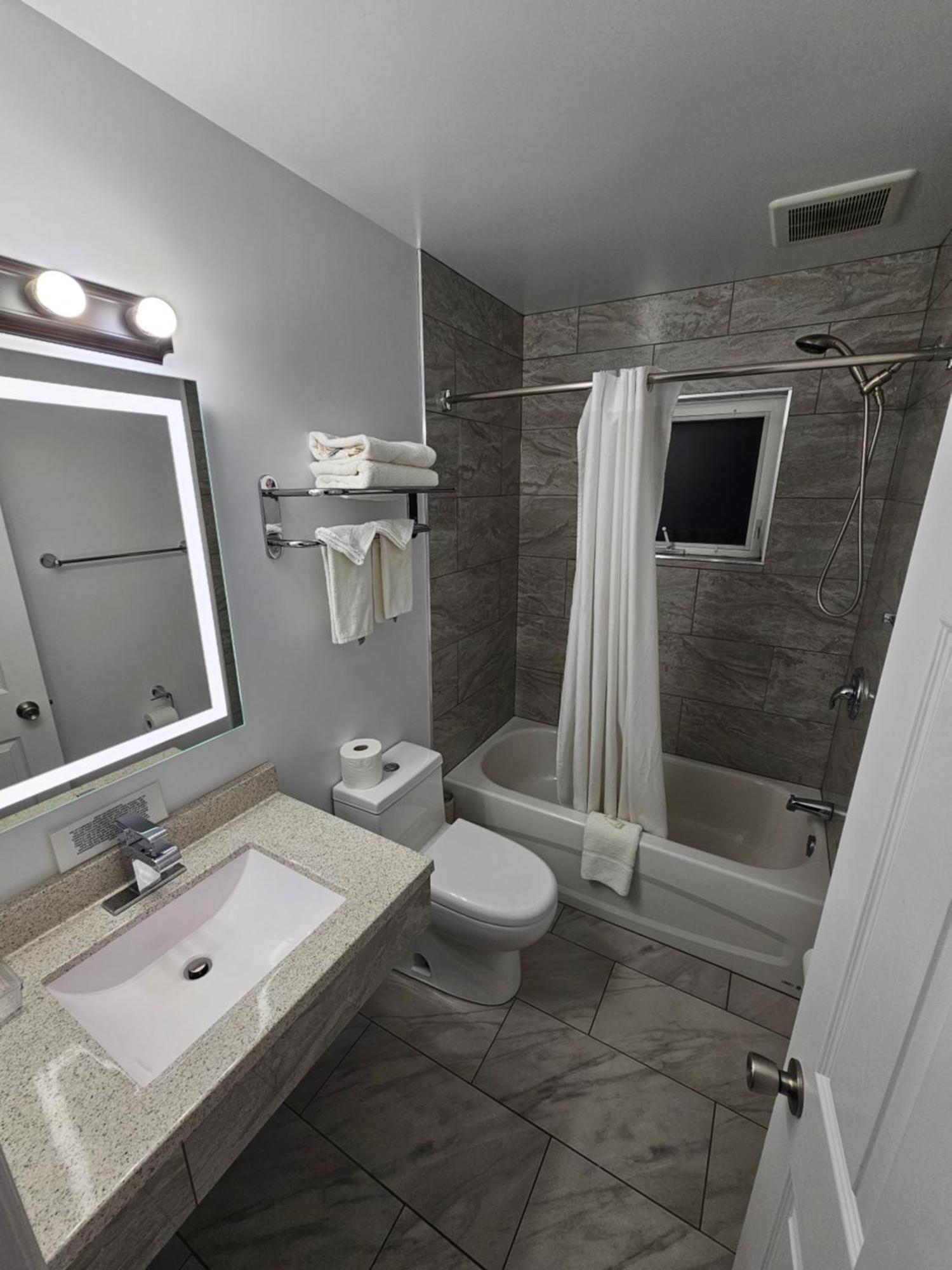 Parkway Motel & European Lodges Pincher Creek Zewnętrze zdjęcie