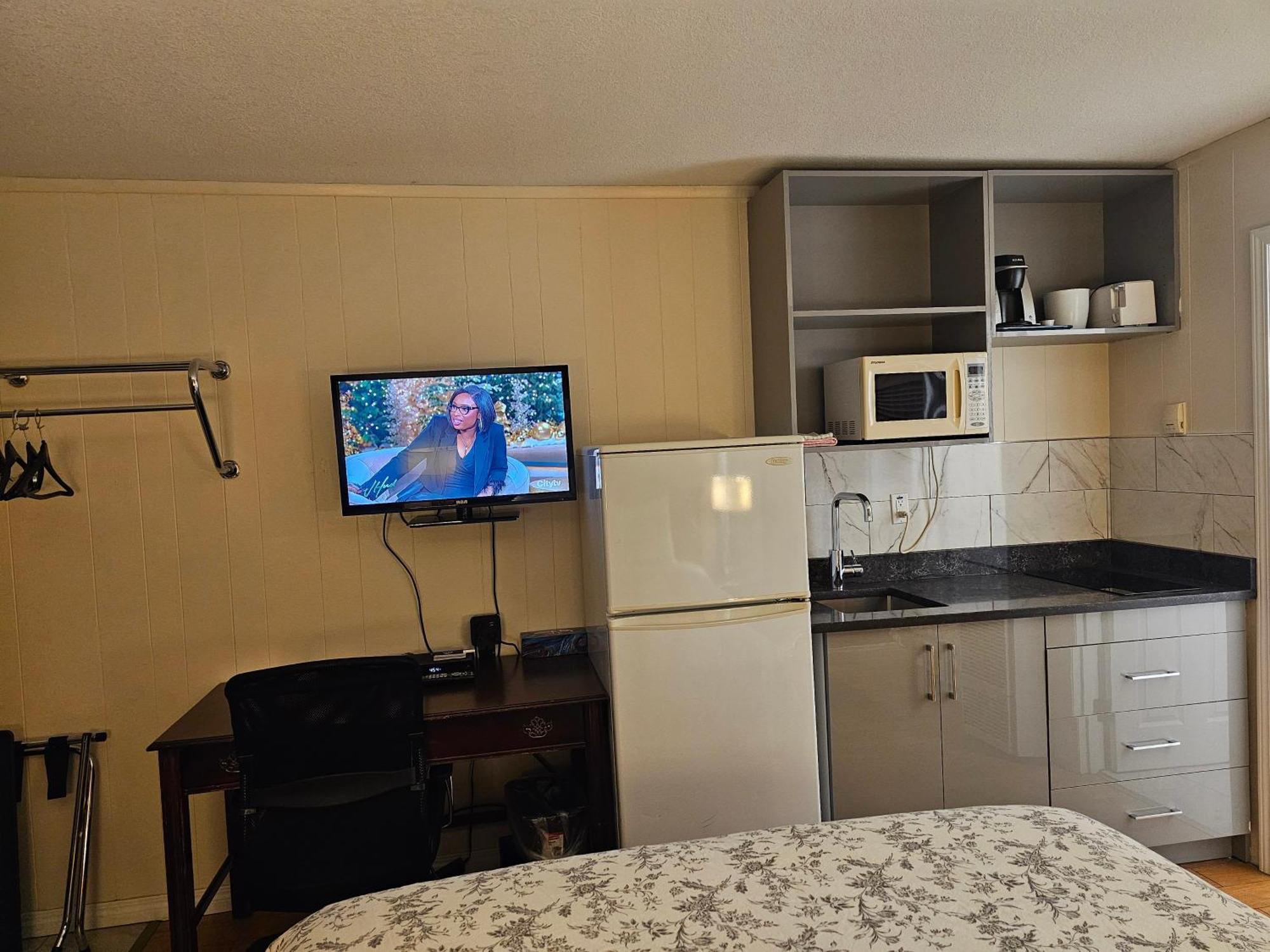 Parkway Motel & European Lodges Pincher Creek Zewnętrze zdjęcie