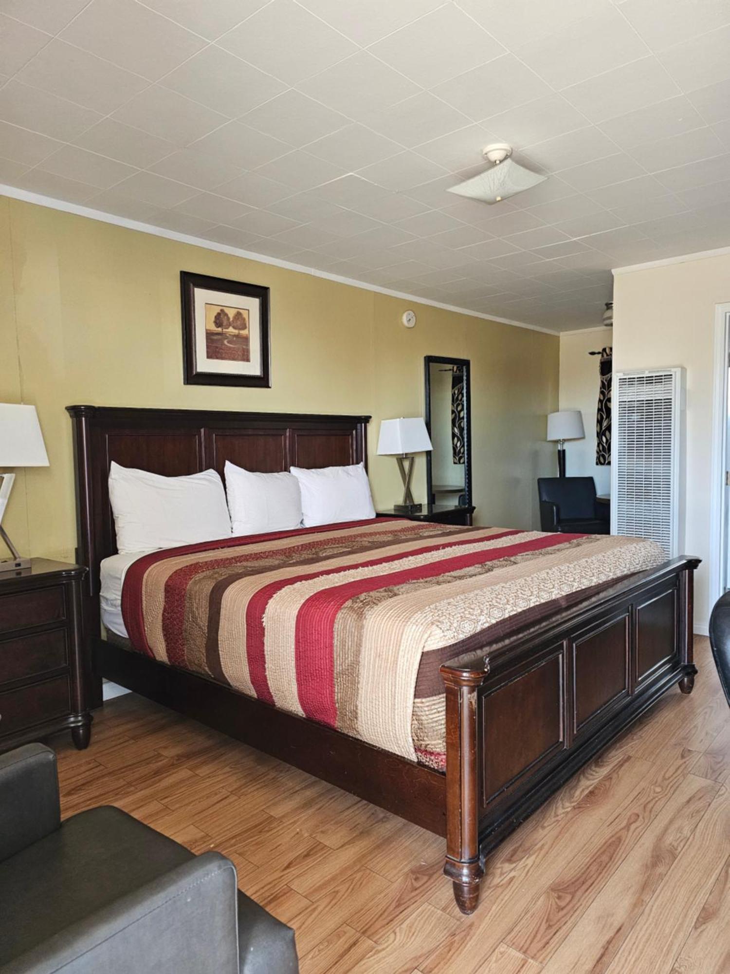 Parkway Motel & European Lodges Pincher Creek Zewnętrze zdjęcie