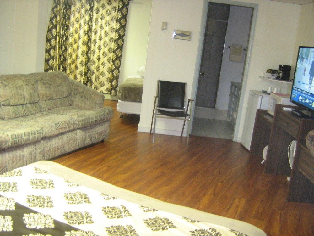 Parkway Motel & European Lodges Pincher Creek Zewnętrze zdjęcie