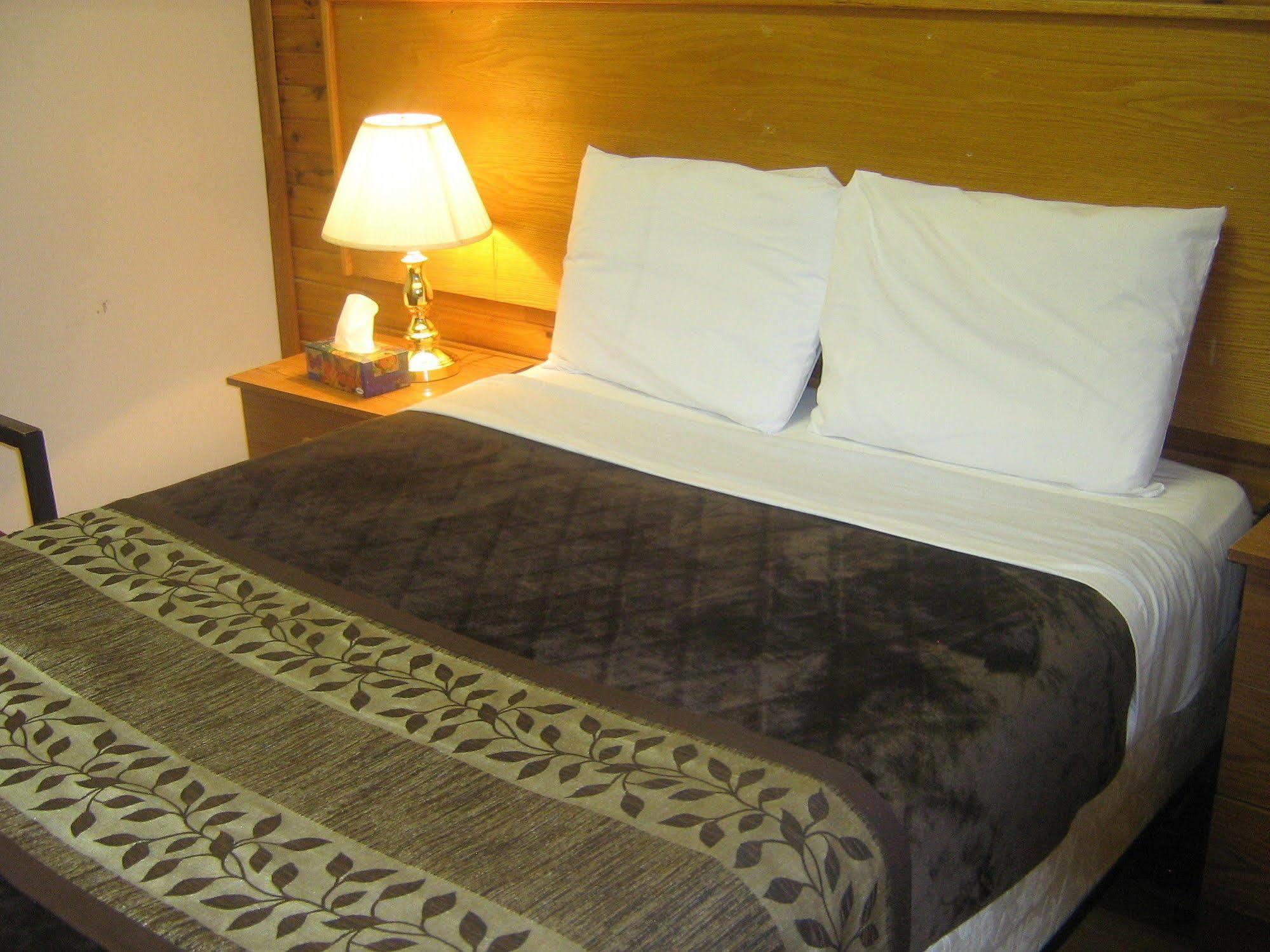 Parkway Motel & European Lodges Pincher Creek Zewnętrze zdjęcie